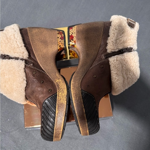 Jambu Tan Shearling Lined Mules - Picture 6 of 11